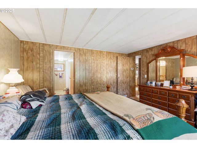 1146 LAURA St, Myrtle Creek, OR 97457