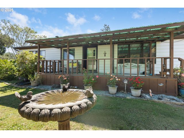 1146 LAURA St, Myrtle Creek, OR 97457