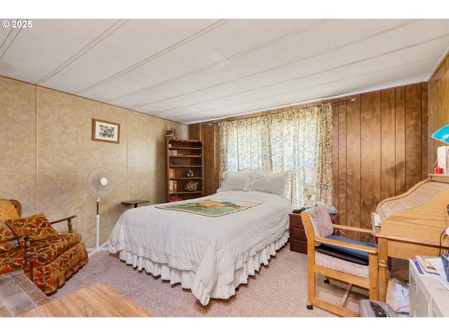 1146 LAURA St, Myrtle Creek, OR 97457