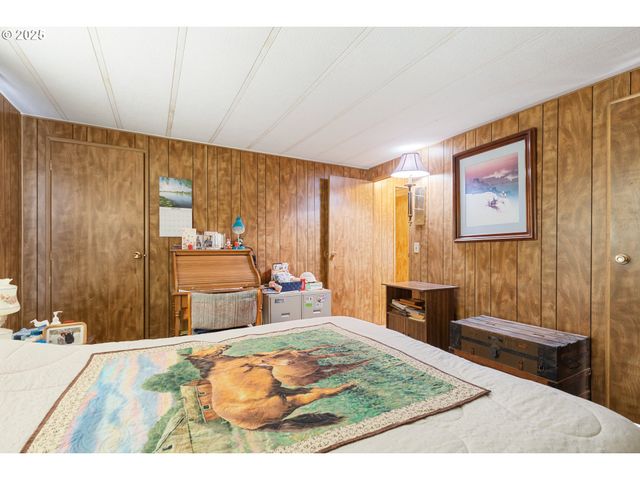 1146 LAURA St, Myrtle Creek, OR 97457