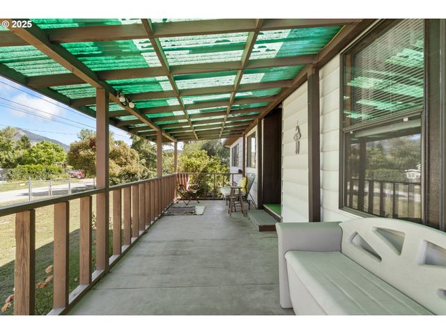 1146 LAURA St, Myrtle Creek, OR 97457