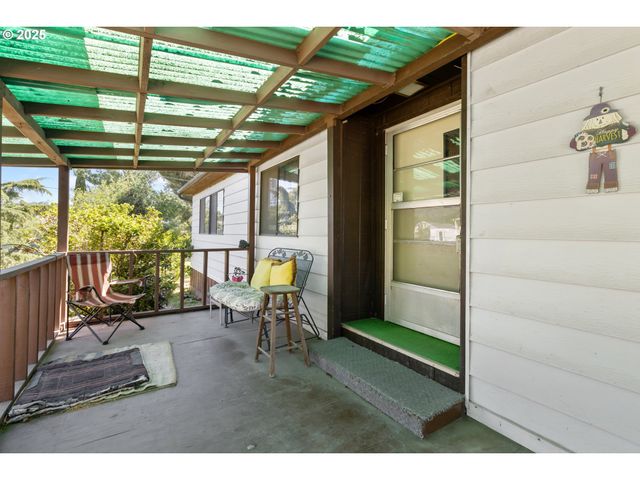 1146 LAURA St, Myrtle Creek, OR 97457