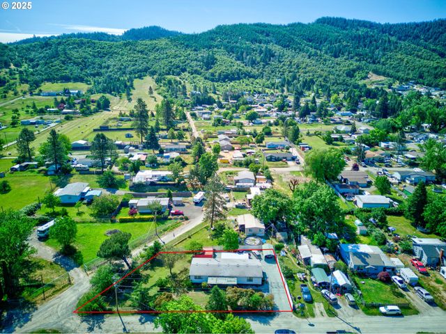 1146 LAURA St, Myrtle Creek, OR 97457
