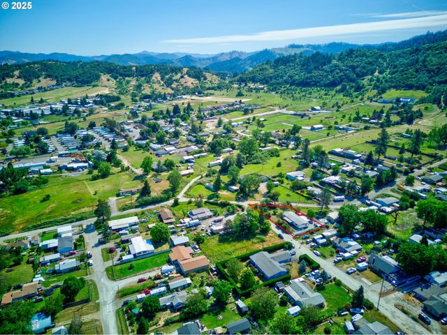1146 LAURA St, Myrtle Creek, OR 97457