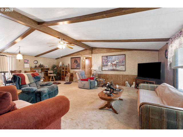 1146 LAURA St, Myrtle Creek, OR 97457