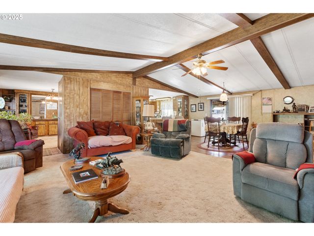 1146 LAURA St, Myrtle Creek, OR 97457