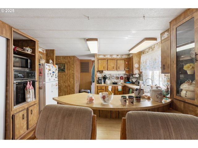 1146 LAURA St, Myrtle Creek, OR 97457