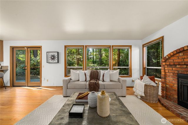 25327 236th Court SE, Maple Valley, WA 98038