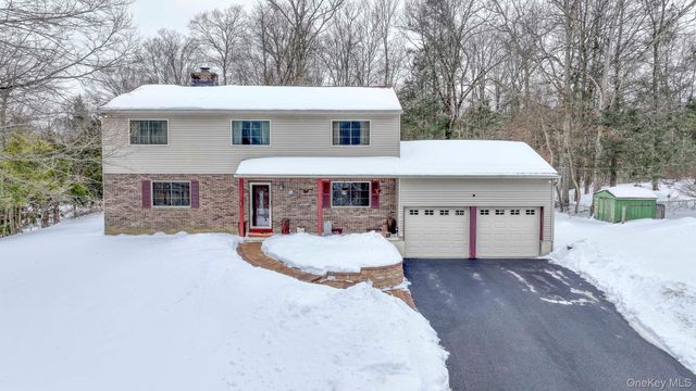 12 Nob Hill Road, Poughkeepsie, NY 12603