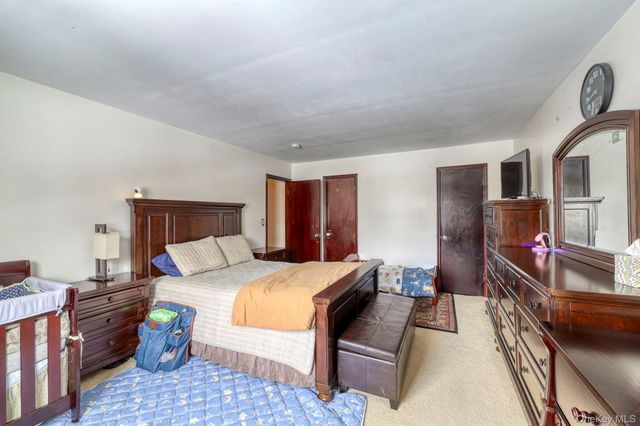 12 Nob Hill Road, Poughkeepsie, NY 12603