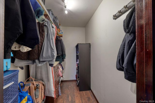 12 Nob Hill Road, Poughkeepsie, NY 12603