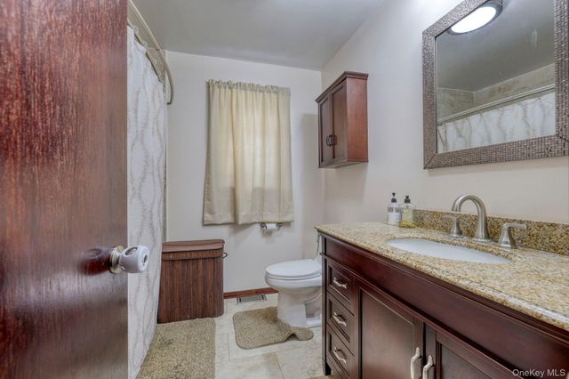 12 Nob Hill Road, Poughkeepsie, NY 12603