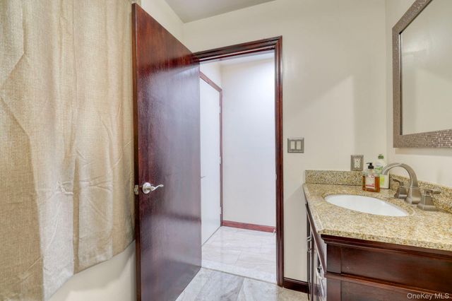 12 Nob Hill Road, Poughkeepsie, NY 12603