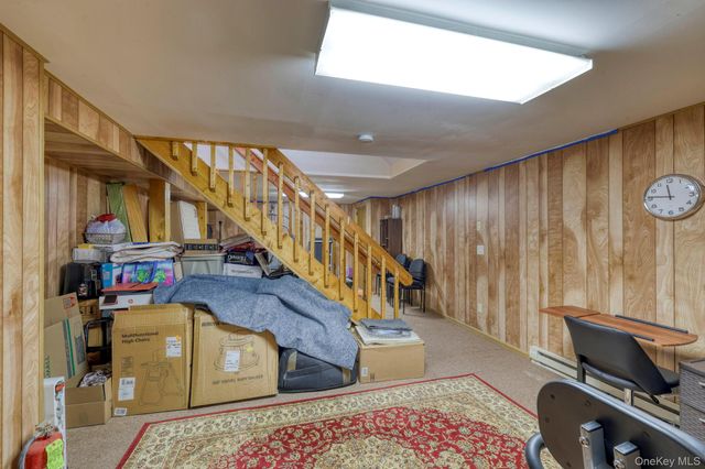 12 Nob Hill Road, Poughkeepsie, NY 12603