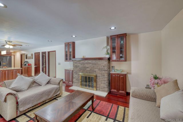 12 Nob Hill Road, Poughkeepsie, NY 12603