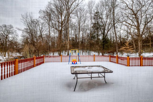 12 Nob Hill Road, Poughkeepsie, NY 12603