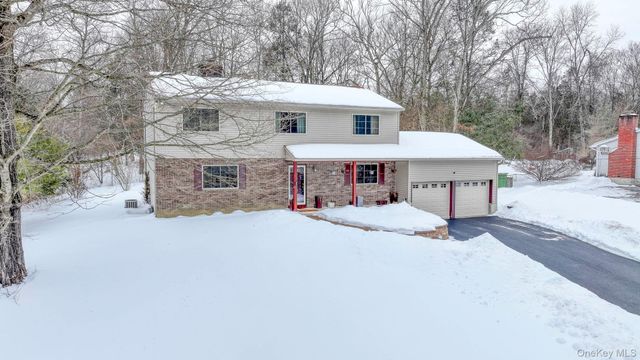 12 Nob Hill Road, Poughkeepsie, NY 12603