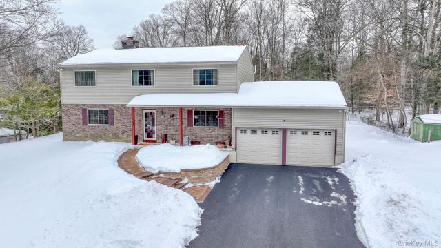 12 Nob Hill Road, Poughkeepsie, NY 12603