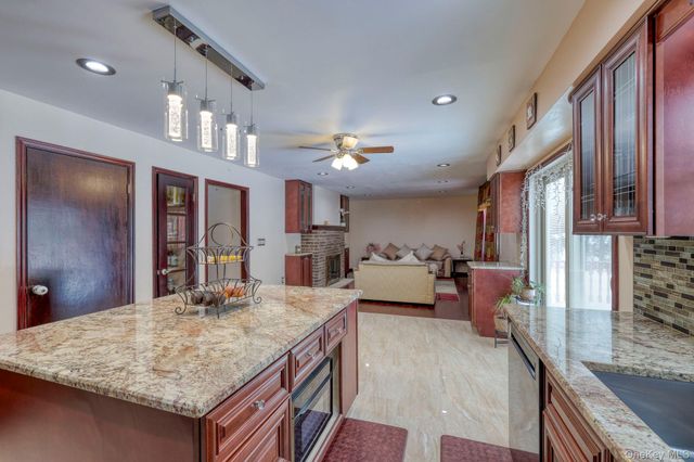 12 Nob Hill Road, Poughkeepsie, NY 12603