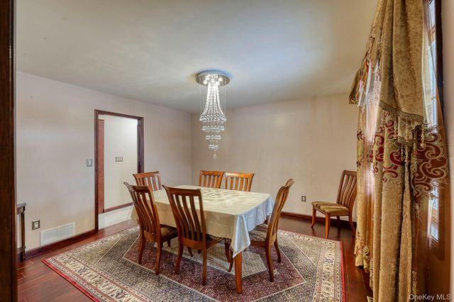 12 Nob Hill Road, Poughkeepsie, NY 12603