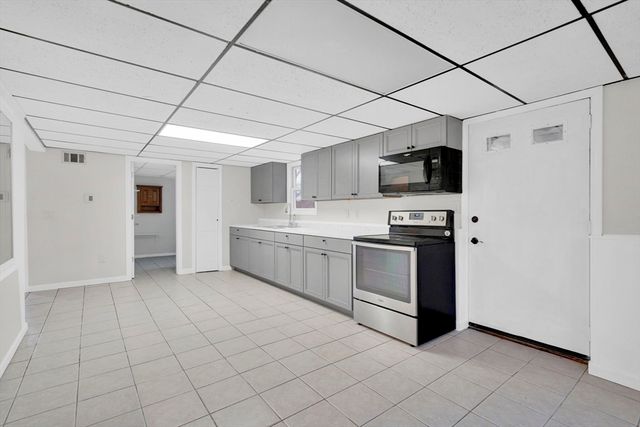 25 Fox Hill Rd, Ludlow, MA 01056