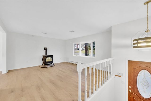 25 Fox Hill Rd, Ludlow, MA 01056