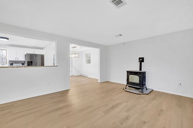 25 Fox Hill Rd, Ludlow, MA 01056