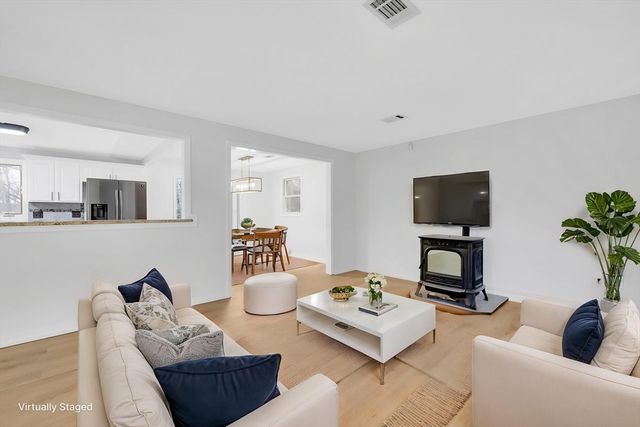 25 Fox Hill Rd, Ludlow, MA 01056