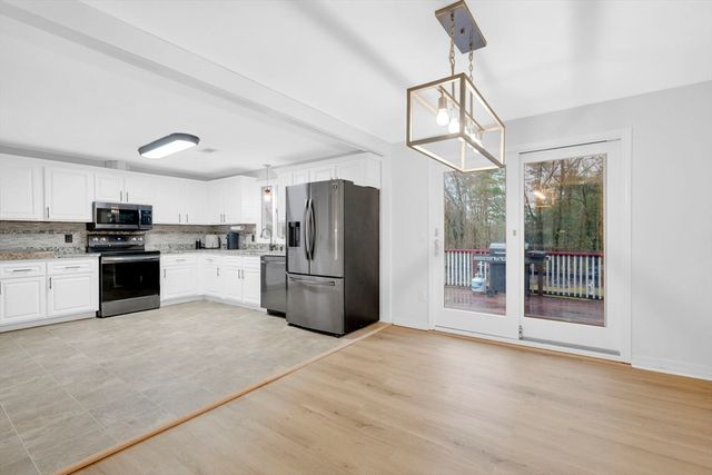 25 Fox Hill Rd, Ludlow, MA 01056