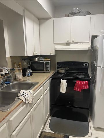 3610 NW 21st St 311, Lauderdale Lakes, FL 33311