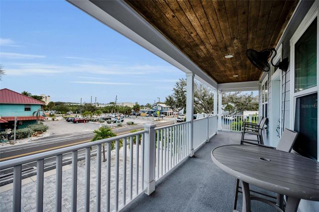 204 GULF BOULEVARD, Indian Rocks Beach, FL 33785