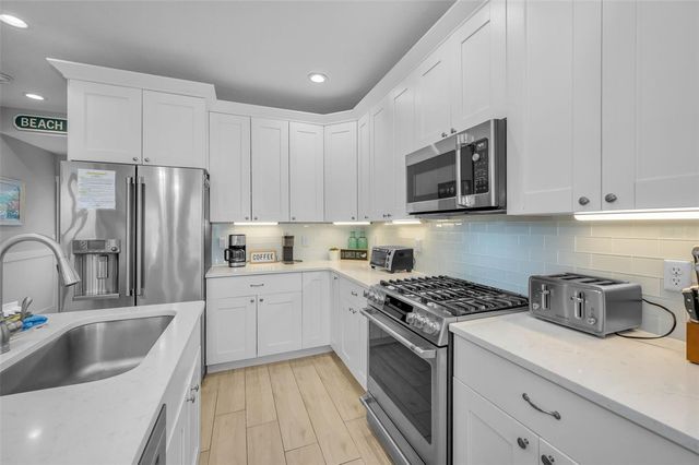 204 GULF BOULEVARD, Indian Rocks Beach, FL 33785