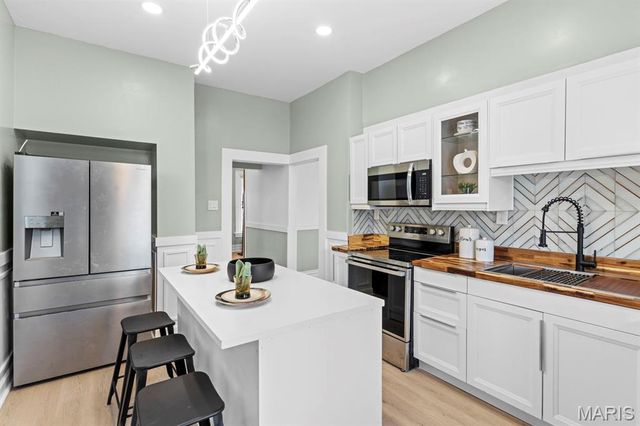 7430 Trenton Avenue, University City, MO 63130