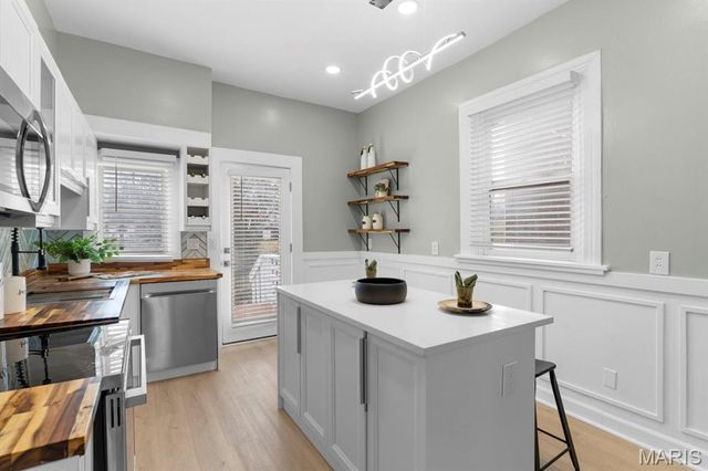 7430 Trenton Avenue, University City, MO 63130