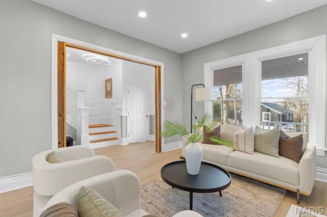 7430 Trenton Avenue, University City, MO 63130