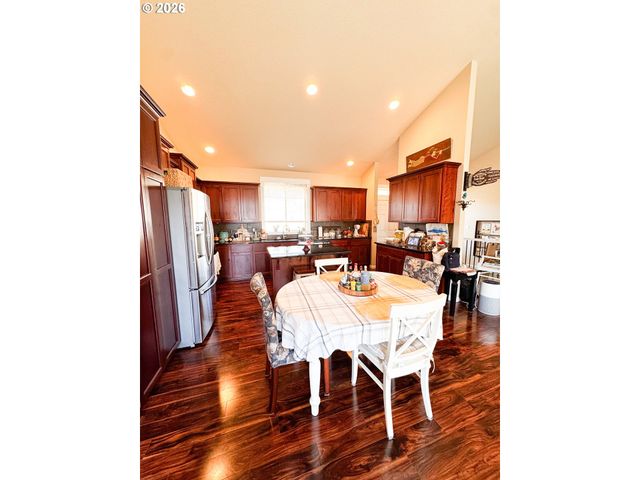 35640 ELK MEADOWS Dr, St Helens, OR 97051