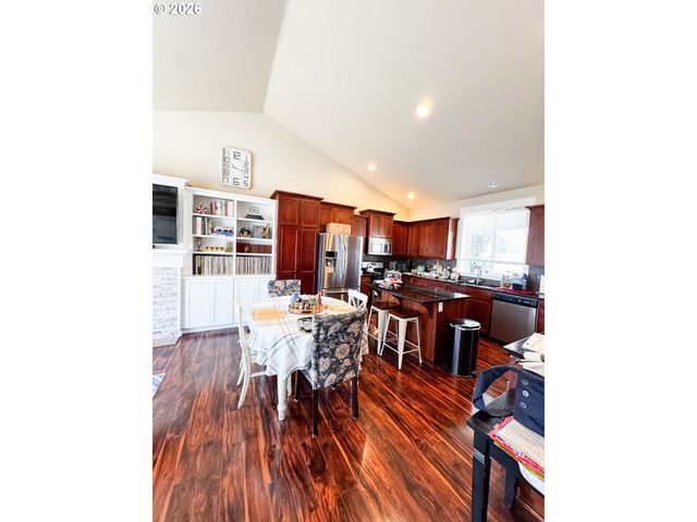 35640 ELK MEADOWS Dr, St Helens, OR 97051