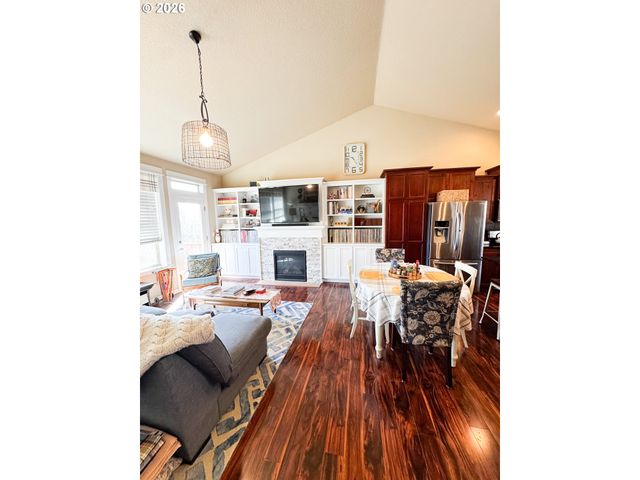 35640 ELK MEADOWS Dr, St Helens, OR 97051