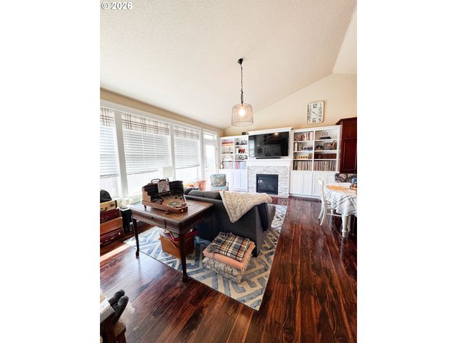 35640 ELK MEADOWS Dr, St Helens, OR 97051