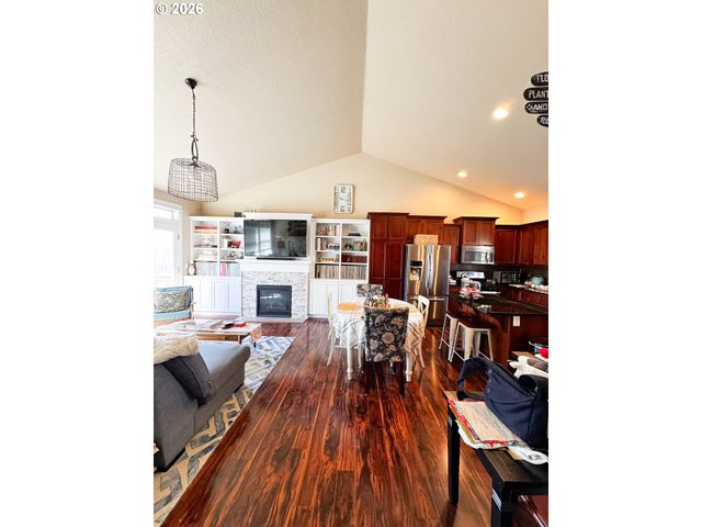 35640 ELK MEADOWS Dr, St Helens, OR 97051