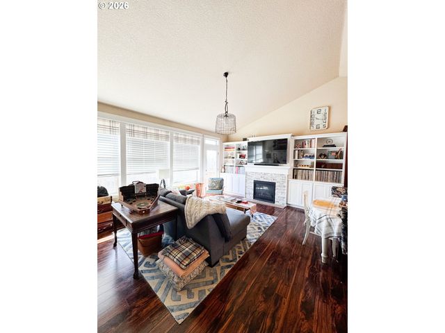 35640 ELK MEADOWS Dr, St Helens, OR 97051