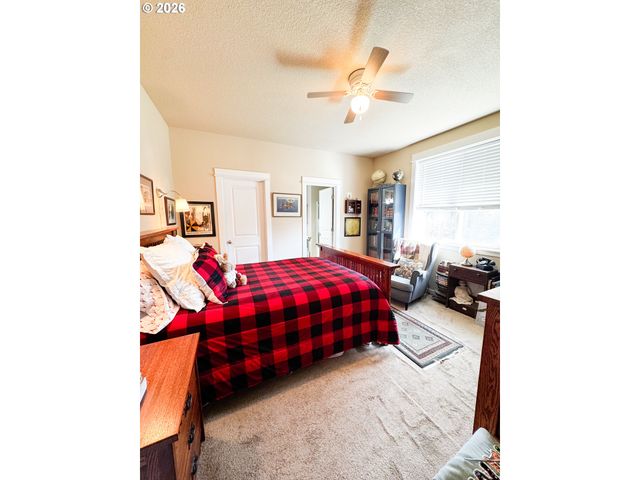 35640 ELK MEADOWS Dr, St Helens, OR 97051