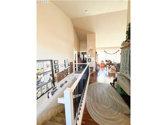 35640 ELK MEADOWS Dr, St Helens, OR 97051