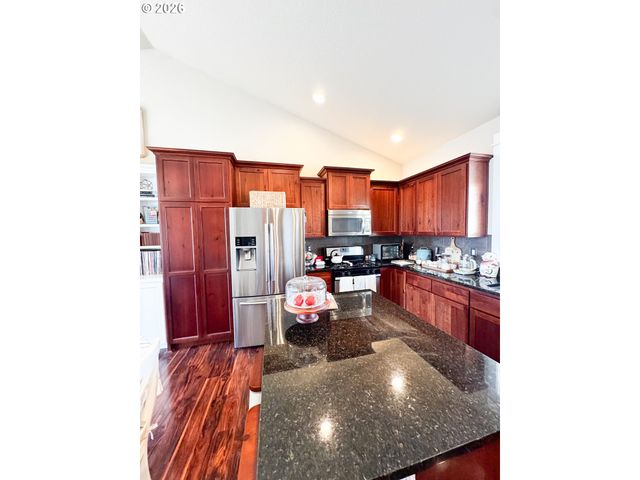 35640 ELK MEADOWS Dr, St Helens, OR 97051