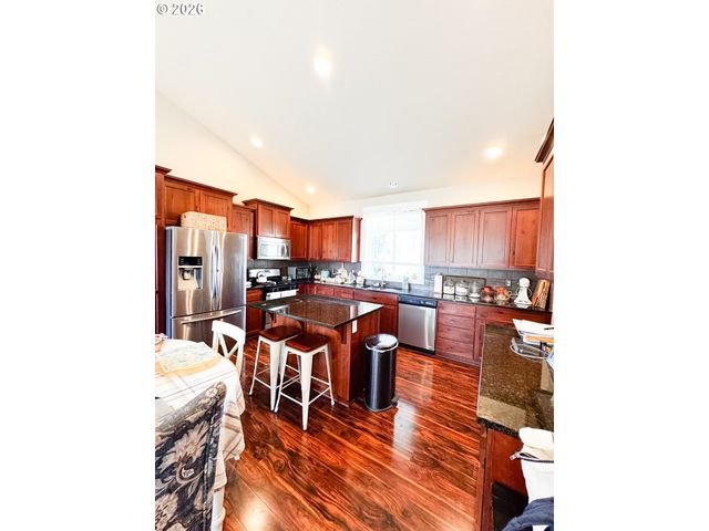 35640 ELK MEADOWS Dr, St Helens, OR 97051