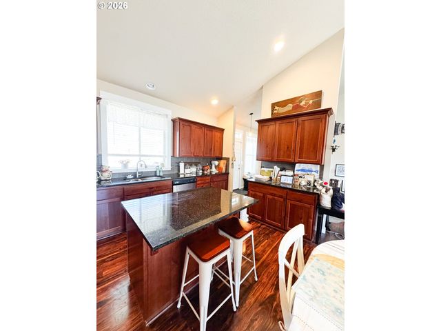 35640 ELK MEADOWS Dr, St Helens, OR 97051