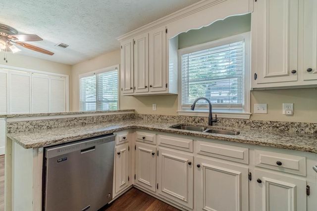 4180 Fox Chase Drive, Loganville, GA 30052