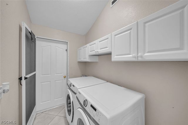 2614 Embers PKWY W, Cape Coral, FL 33993