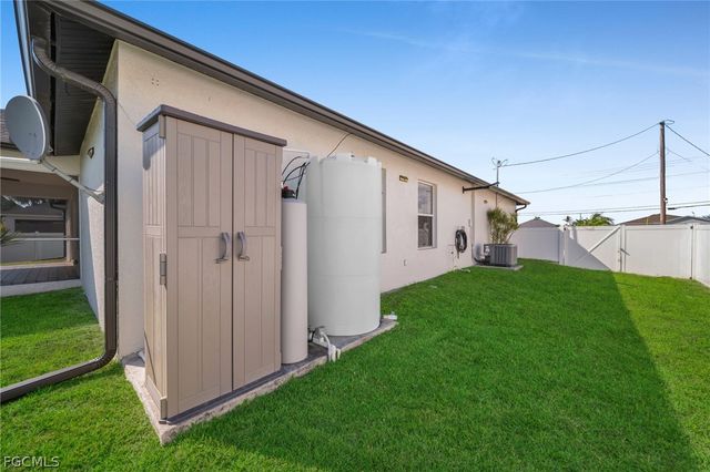 2614 Embers PKWY W, Cape Coral, FL 33993