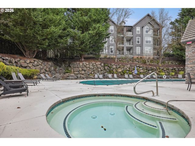 810 SPRINGTREE Ln, West Linn, OR 97068